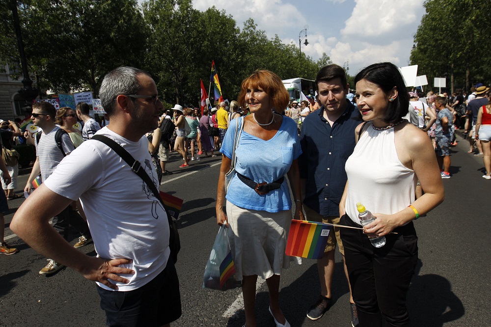 Egy kis népszerűség reményében összefonódott a baloldal a pride-dal