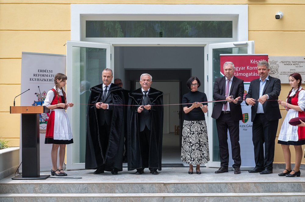 Átadták a Marosvásárhelyi Református Kollégium új bölcsődéjét