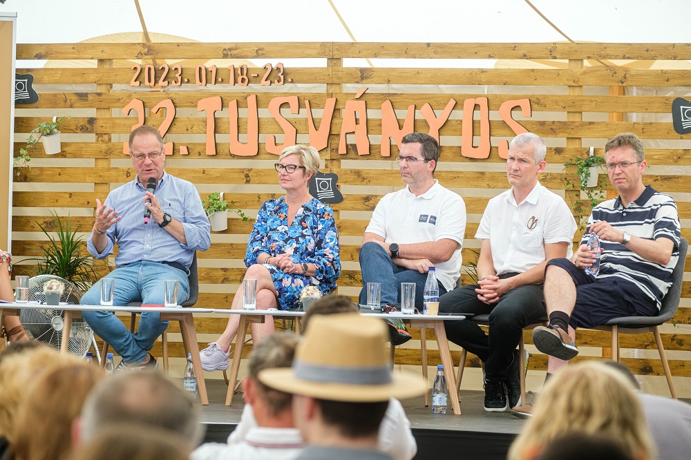 Navracsics Tibor: az egyetem nem a tudás elefántcsonttornya