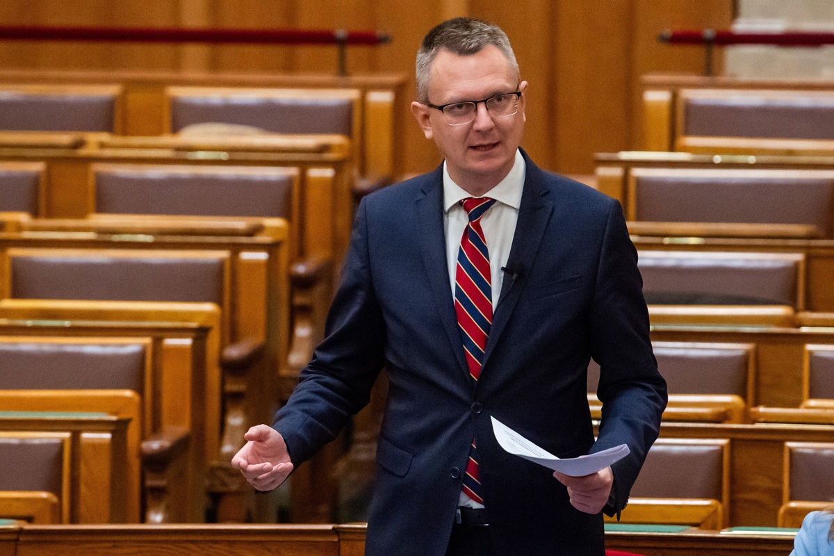 Amelyik tanár jobban és többet foglalkozik a gyerekekkel, jobb fizetést kap