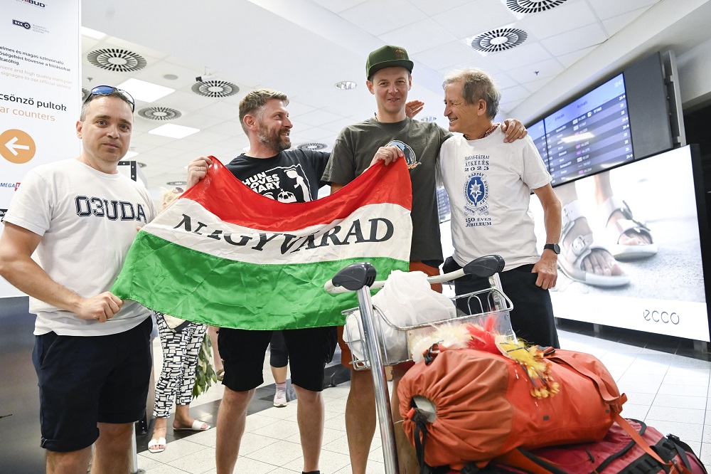 A sikeres expedíciót Győrffy Ákos és Suhajda Szilárd emlékének ajánlja