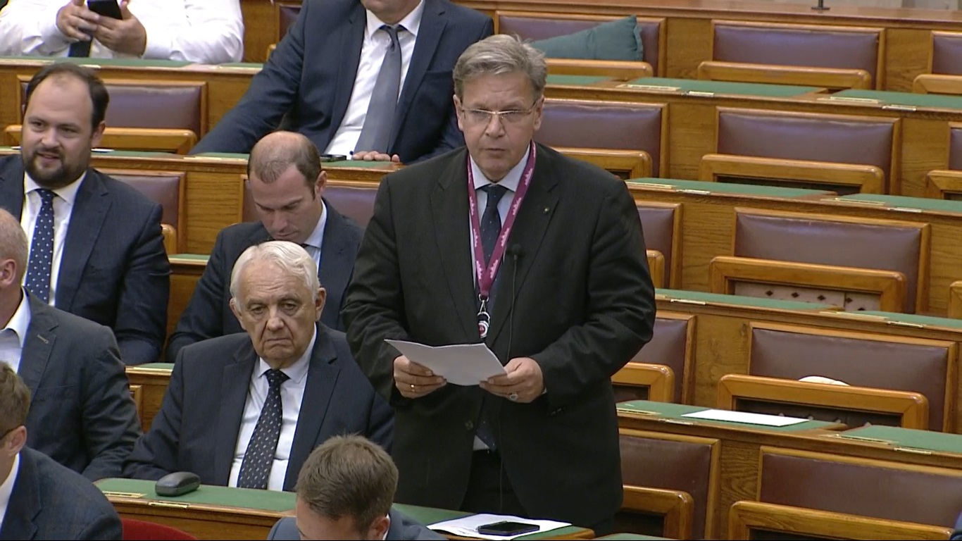 Vejkey Imre: Brüsszel a tagállamok sarcolásával töltené fel a kasszáját