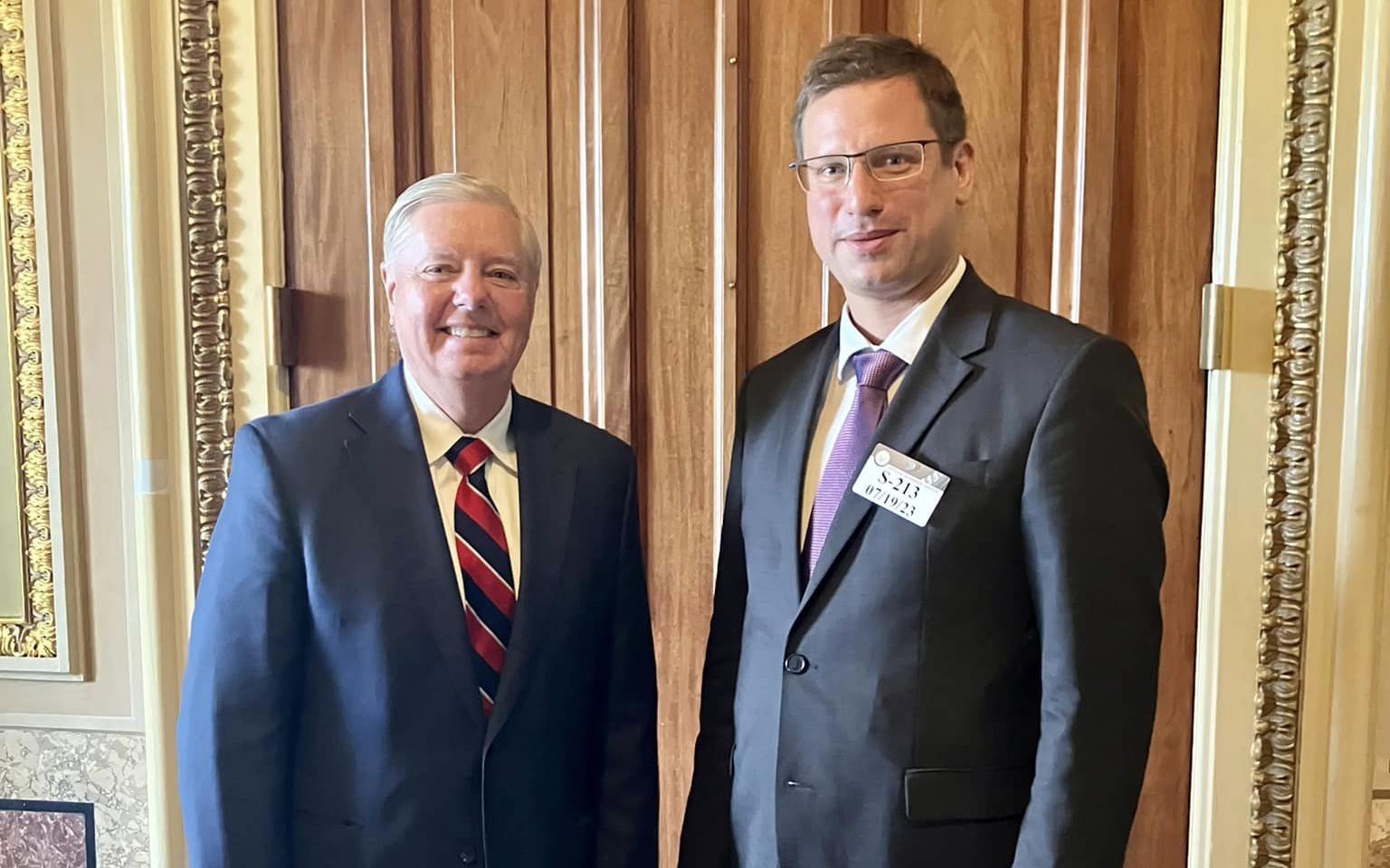 A kormány próbál együttműködni a demokrata amerikai adminisztrációval