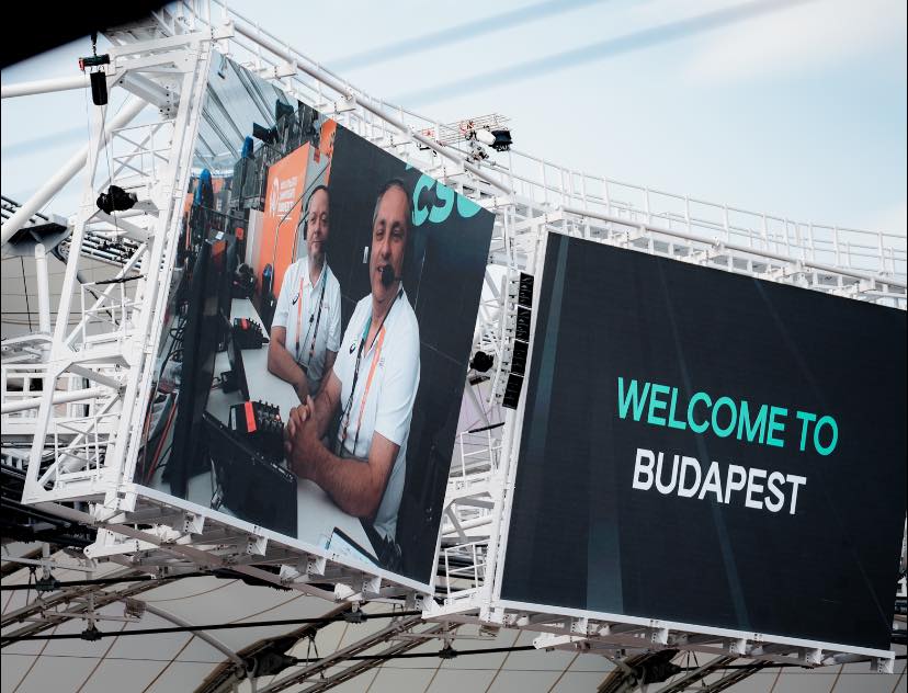 Egy órával elhalasztották a stadionbeli rajtot
