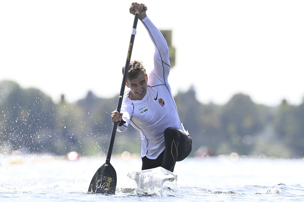 A kenus Adolf Balázs aranyérmes 5000 méteren