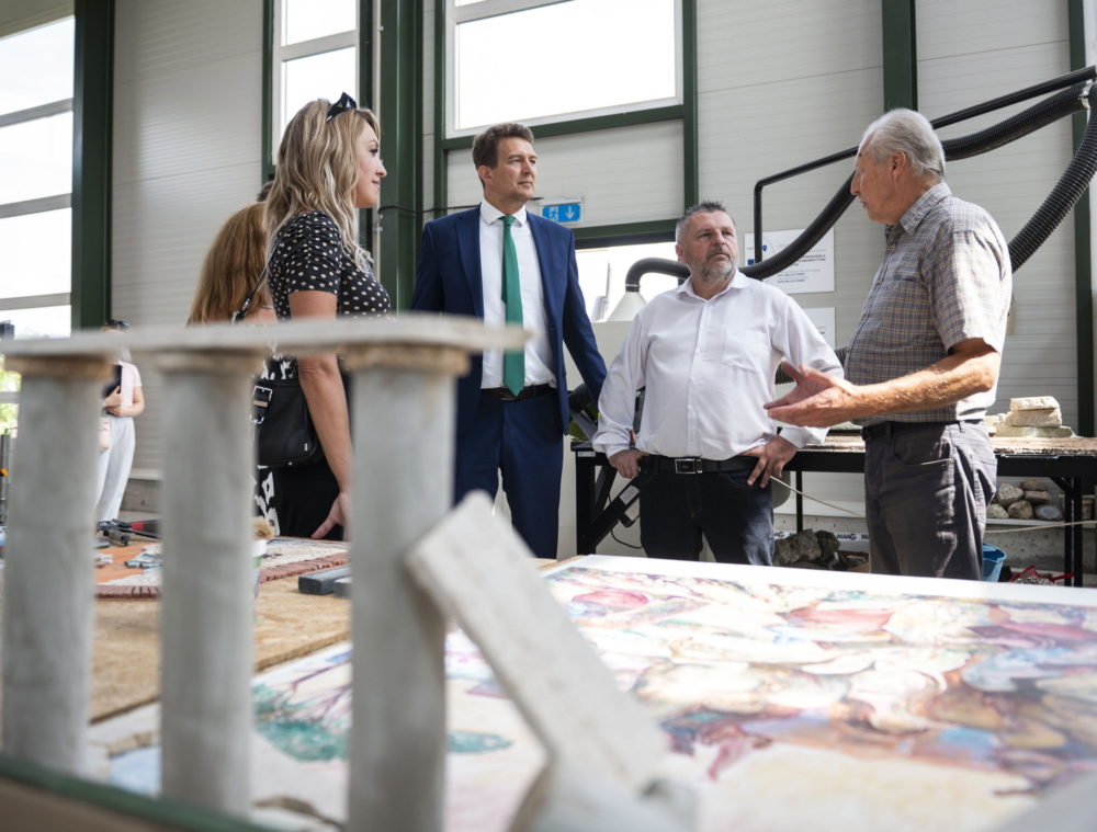 A LogSol Kft. adománnyal támogatja a Tanítsunk Magyarországért programot