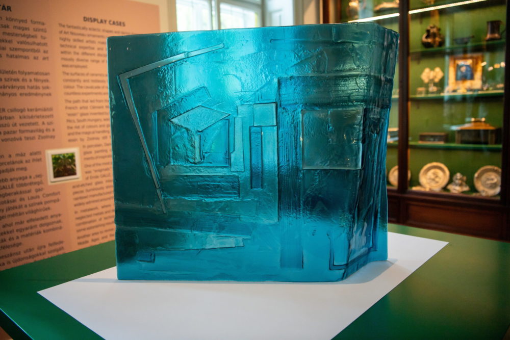 Kortárs üvegművészeti tárgyakkal bővül az Iparművészeti Múzeum gyűjteménye