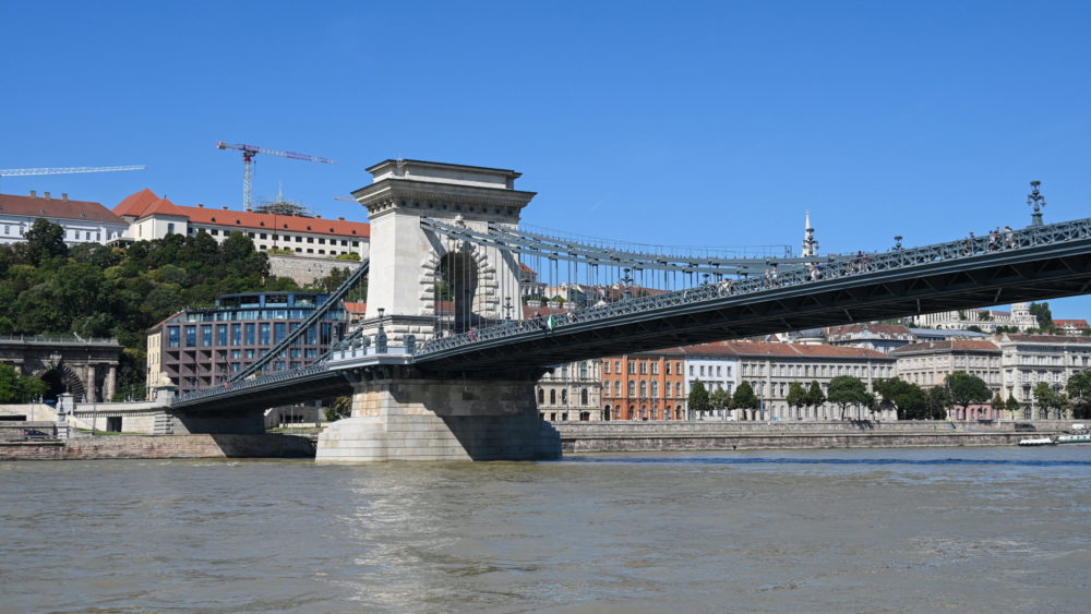 A Lánchíd déli oldalán továbbra is zavartalan a gyalogos közlekedés