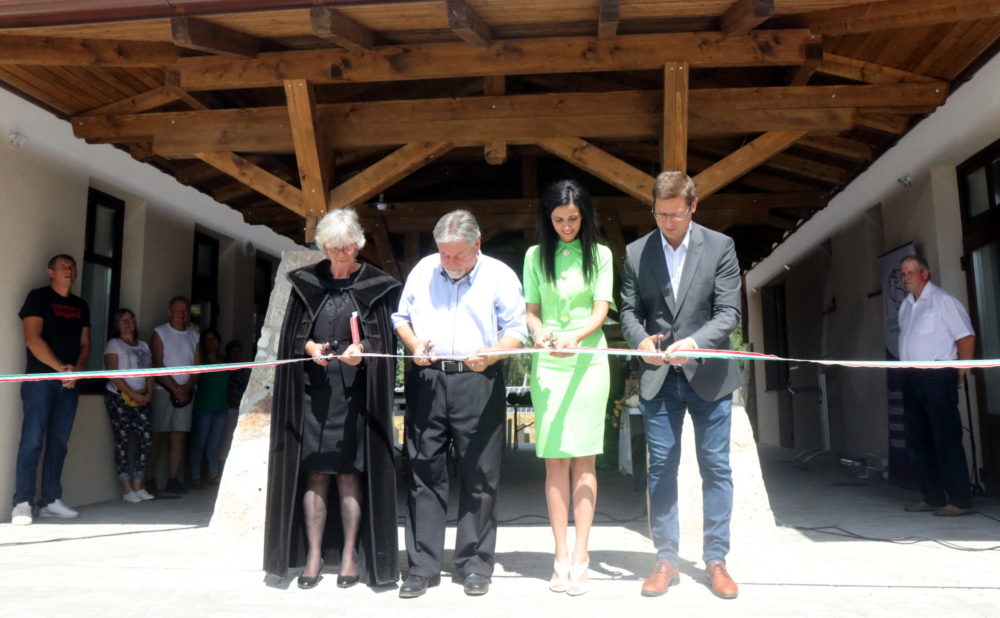 Átadták a termelői piacot a borsodi Bőcsön