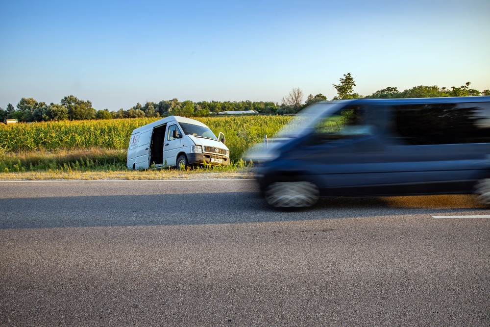 Migránsfurgont fogtak az M5-ösön: a NAV fülelte le a transzportot