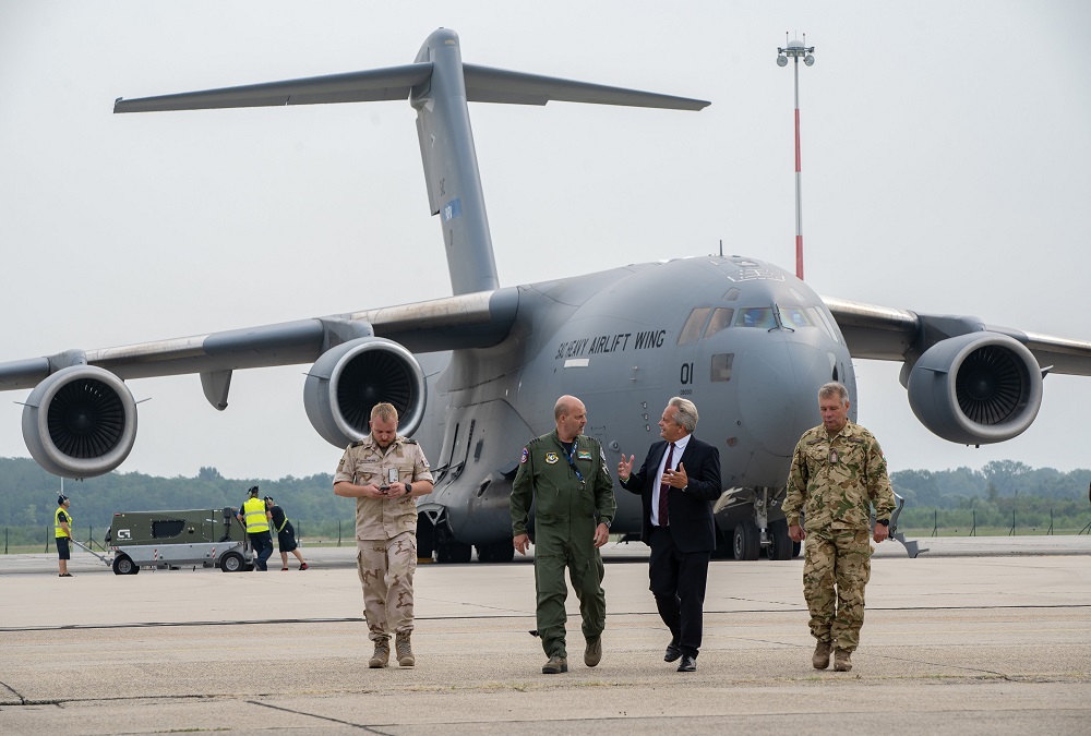 A bajban segít Magyarország