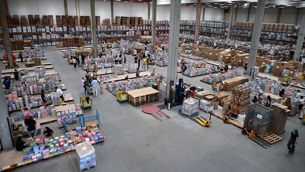 Megkezdődött a tankönyvek kiszállítása