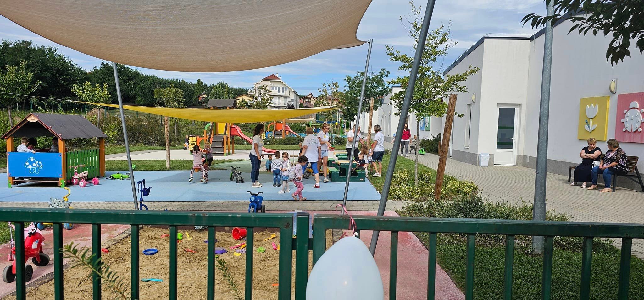 Átadták a dunakeszi Napsugár Bölcsődét