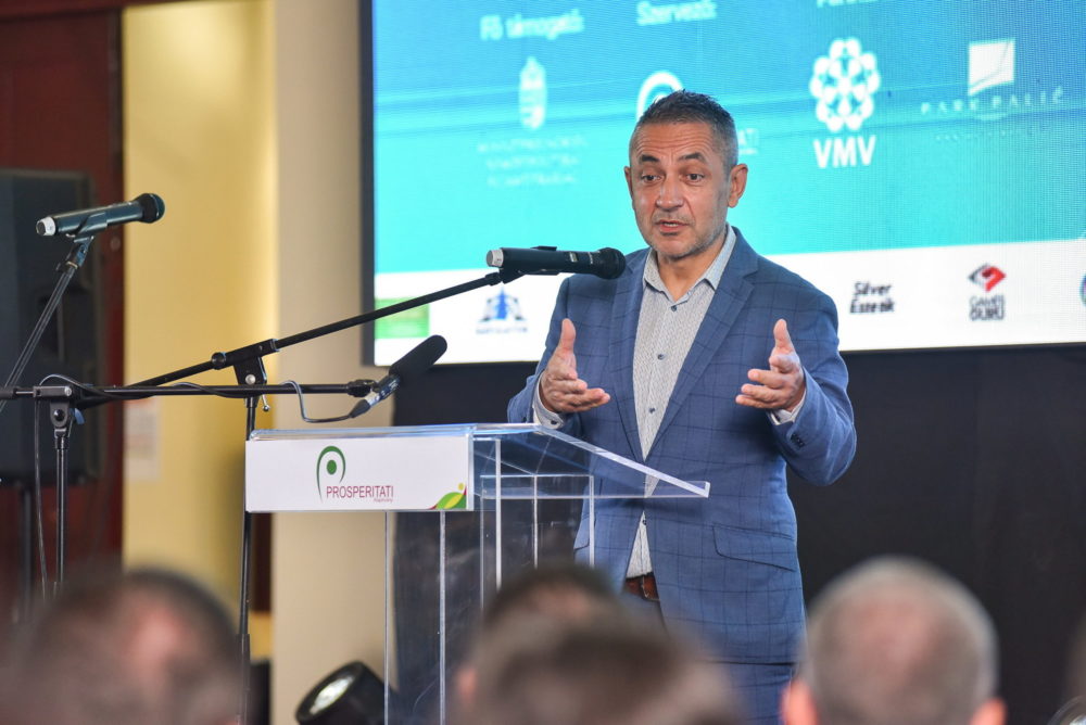 Potápi Árpád János: A vajdasági magyarok példát mutatnak a többi nemzetrésznek