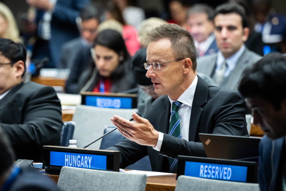 Szijjártó Péter: Az életkörülmények javítása jó módja a béke garantálásának