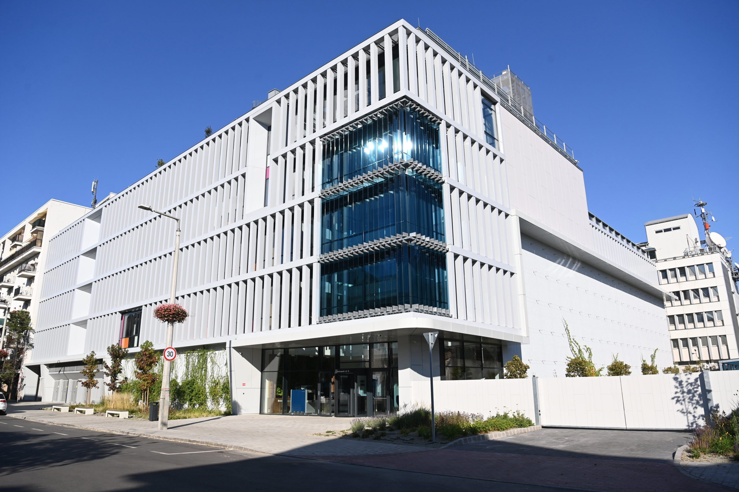 Átadták az NMHH új mérési épületkomplexumát