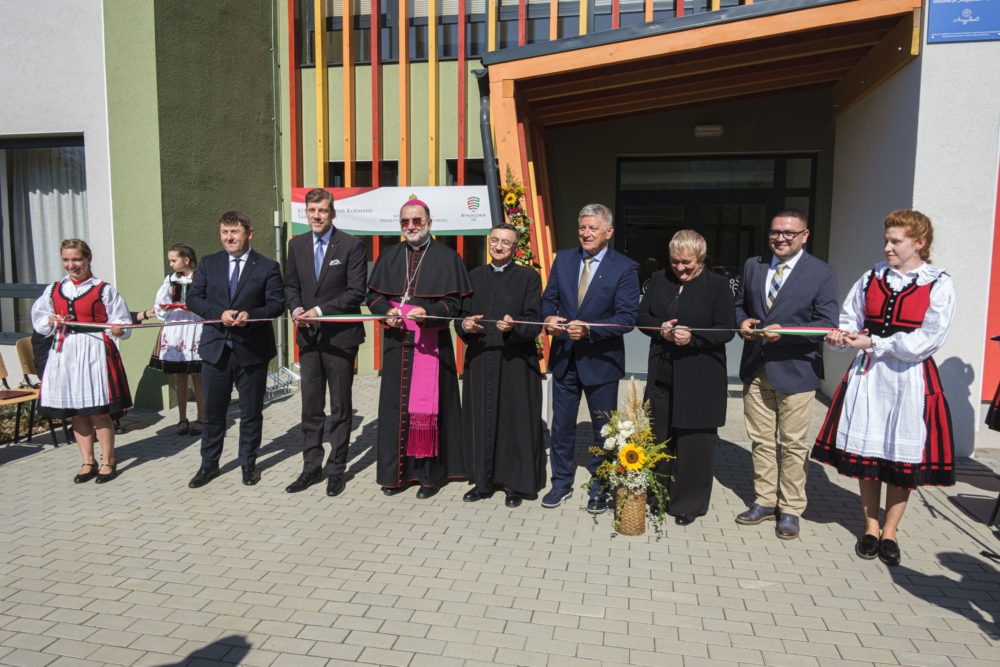 A magyar kormány támogatásával felépült óvodát adtak át Csíkszeredában