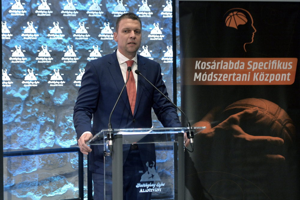 Menczer Tamás: A sport közösséget teremt