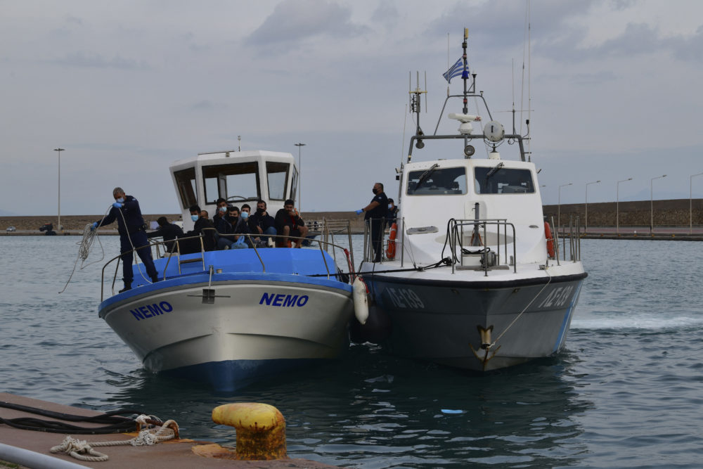 Több mint kétszáz migránst vett hajóira a görög parti őrség az utóbbi két napban