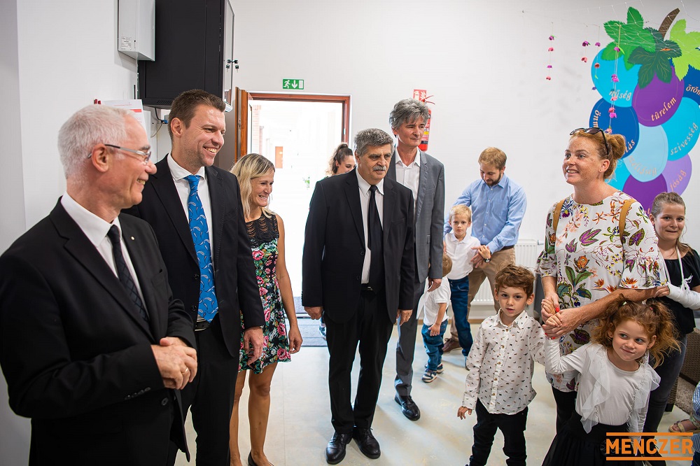 Menczer Tamás: a biztonságot meg kell védeni