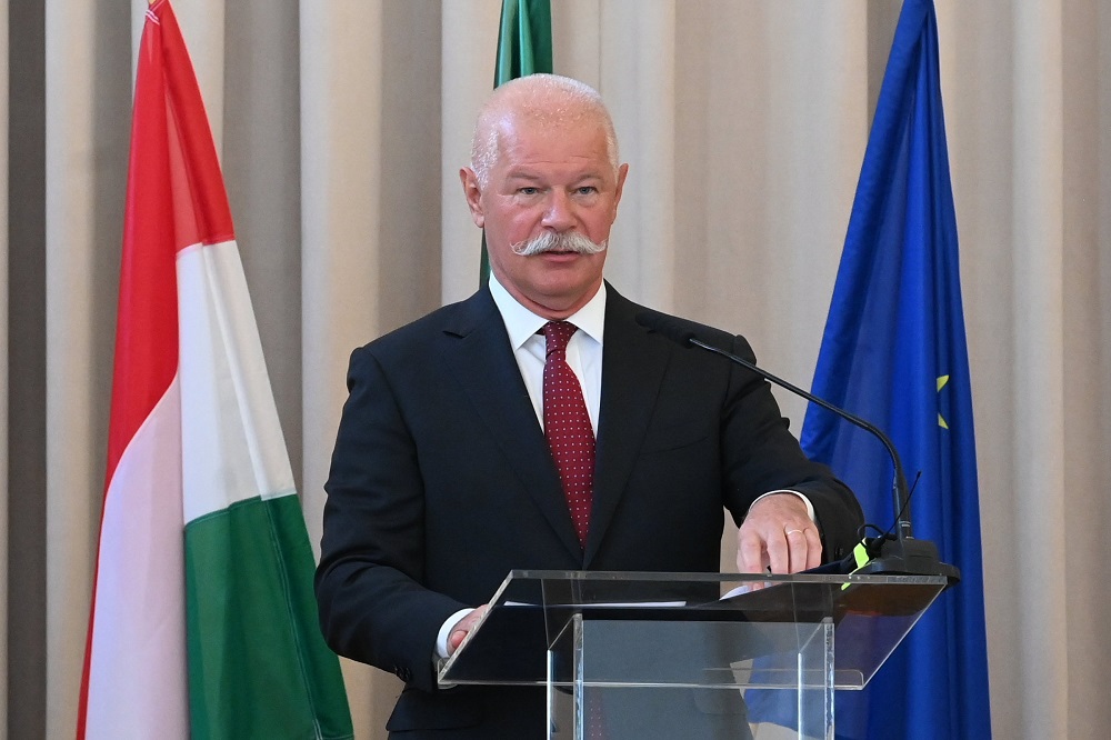 Csák János: a kormány a felsőoktatást stratégiai befektetésnek tekinti