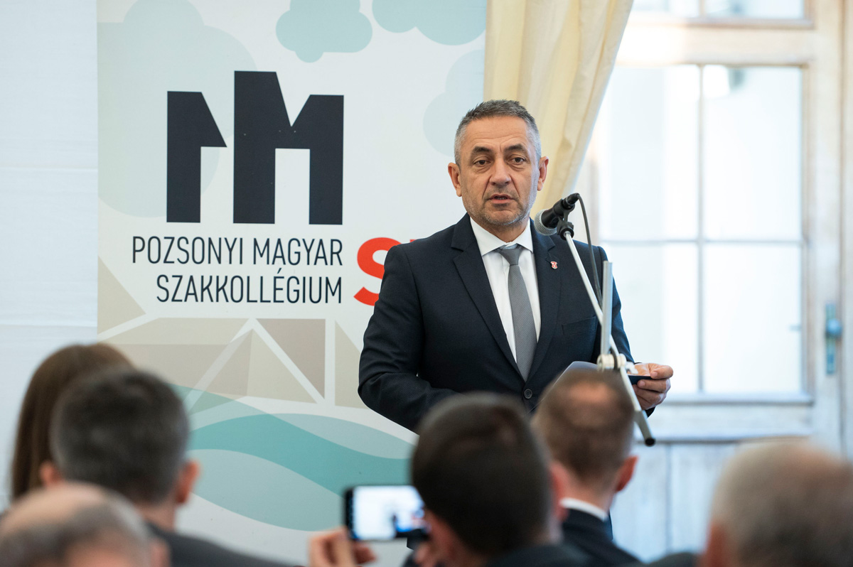 A felvidéki magyarság számára a megmaradás a tét a választáson