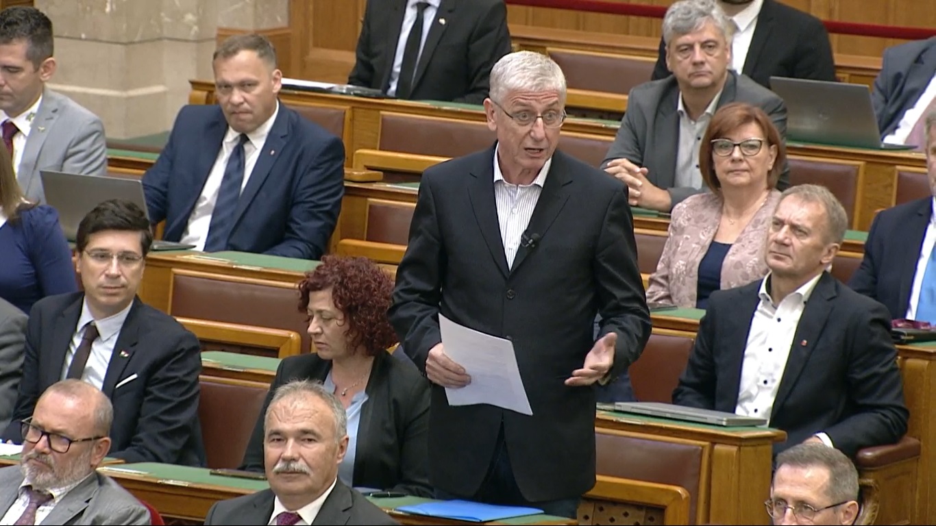 Fidesz: 2010 óta több mint háromszorosára emelkedett a minimálbér