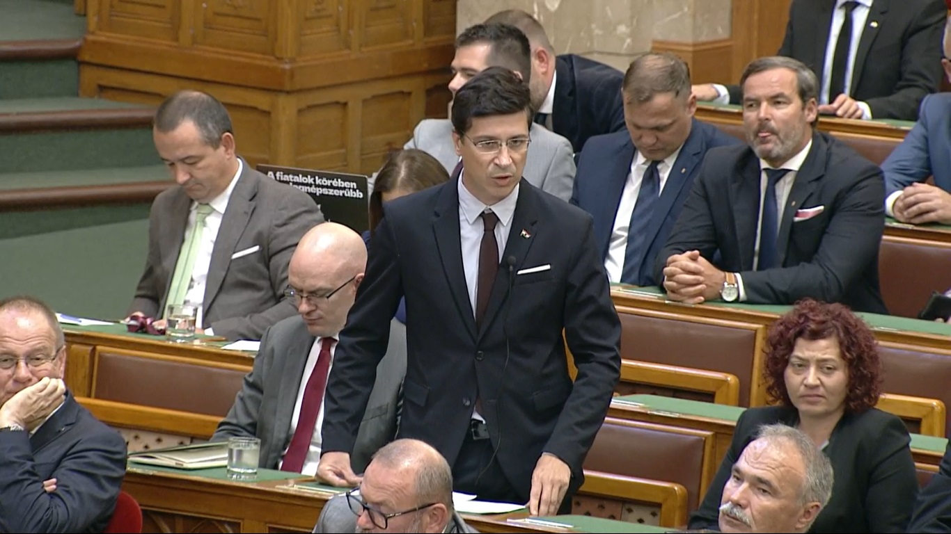 Lukács László György: Rákay Filippínó jön Rákay Philip helyett