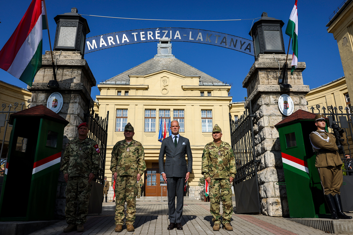 Mária Terézia nevét veszi fel az egykori Petőfi laktanya