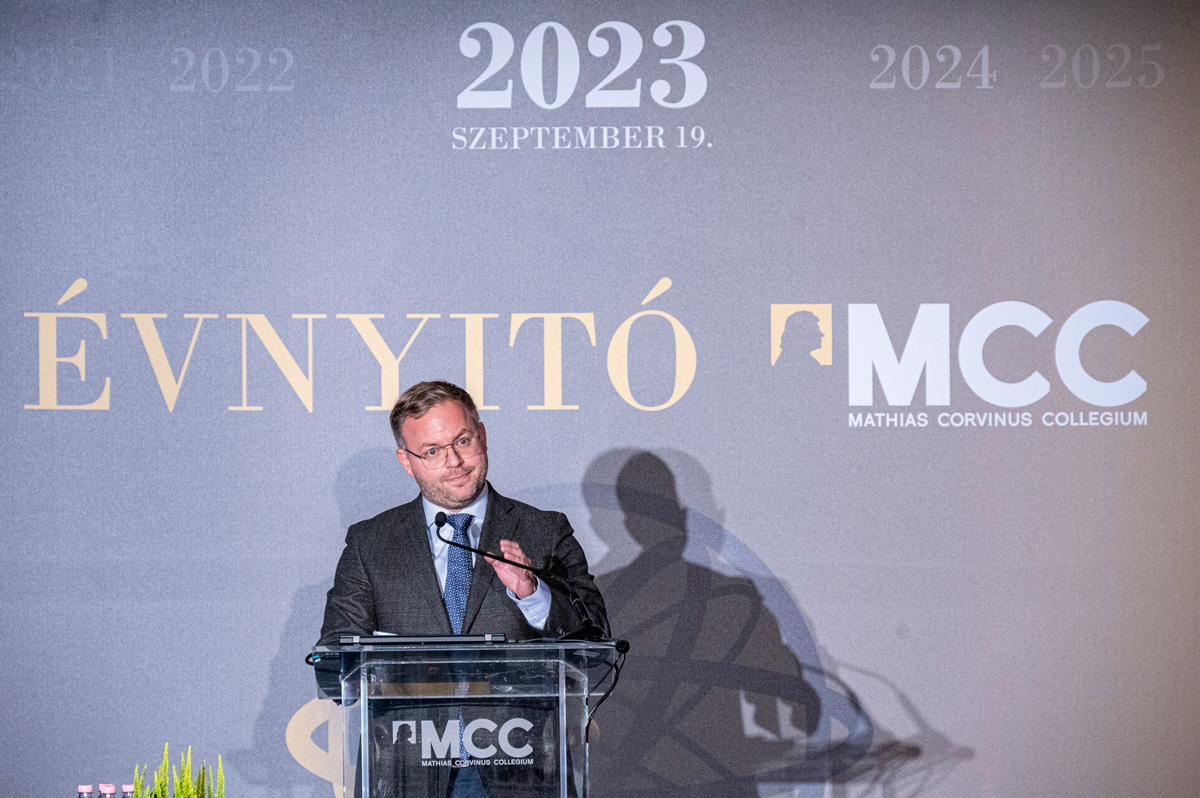 Orbán Balázs: Tartanunk kell a lépést