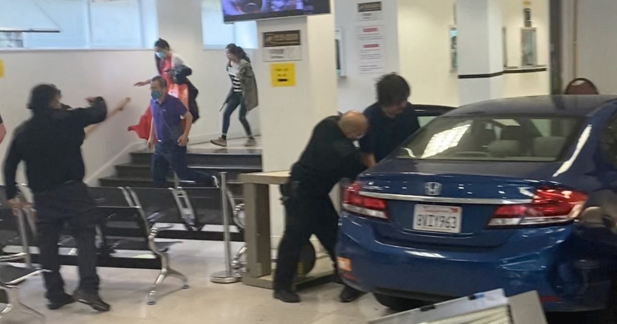 Fegyverek voltak a San Franciscó-i kínai főkonzulátusba hajtó férfinál