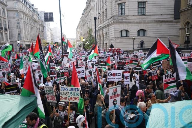 Százezren tüntettek Londonban a palesztinok mellett