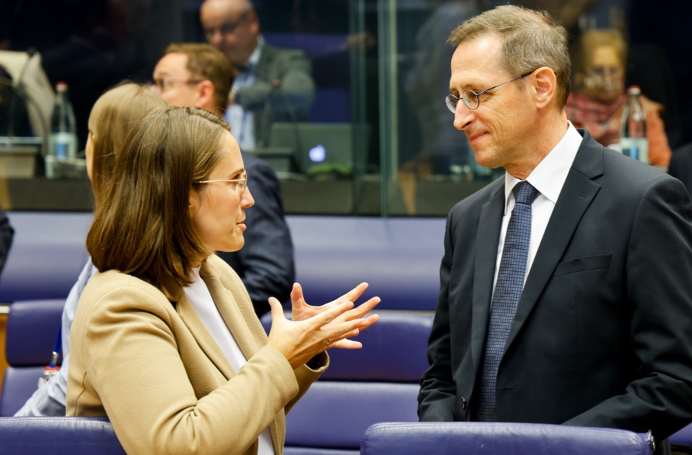 Egyenrangú viszonyra kell törekedni az európai-amerikai kapcsolatokban