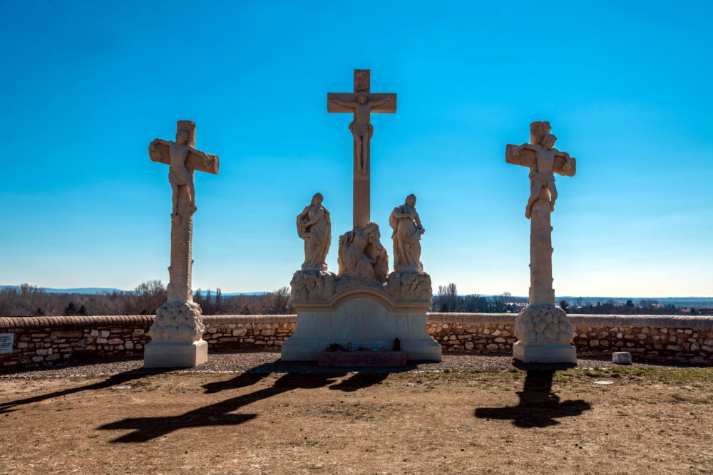 A baloldal szerint az egyház „egyetemes ostobaságra építő szekta”