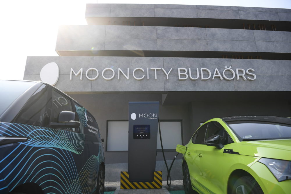 Milliárdos programmal segíti a kormány az elektromos autók vásárlását