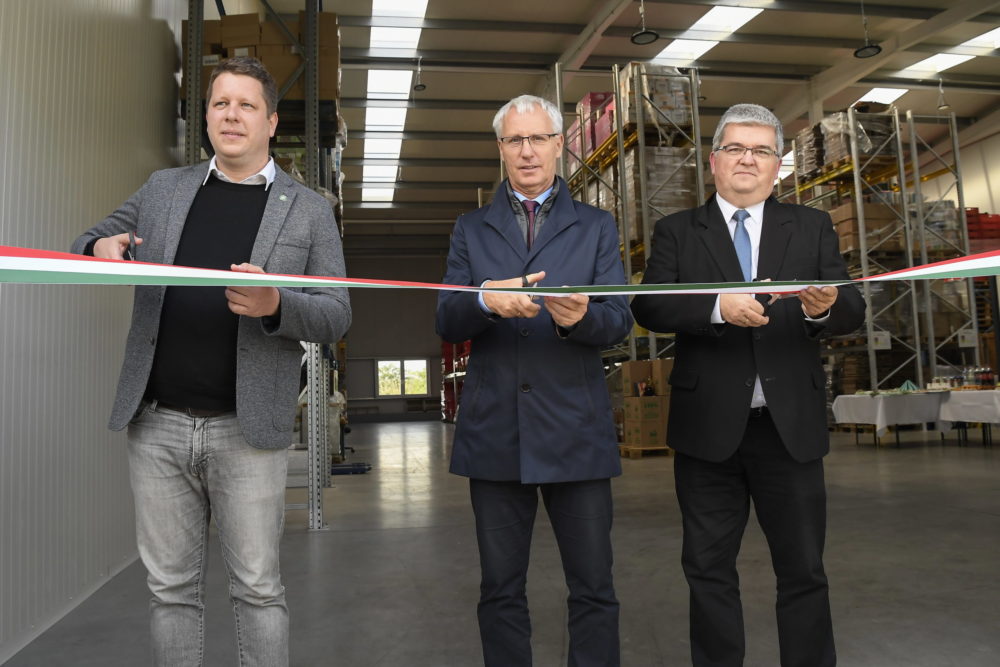 Átadták a Magyar Református Szeretetszolgálat új logisztikai bázisát