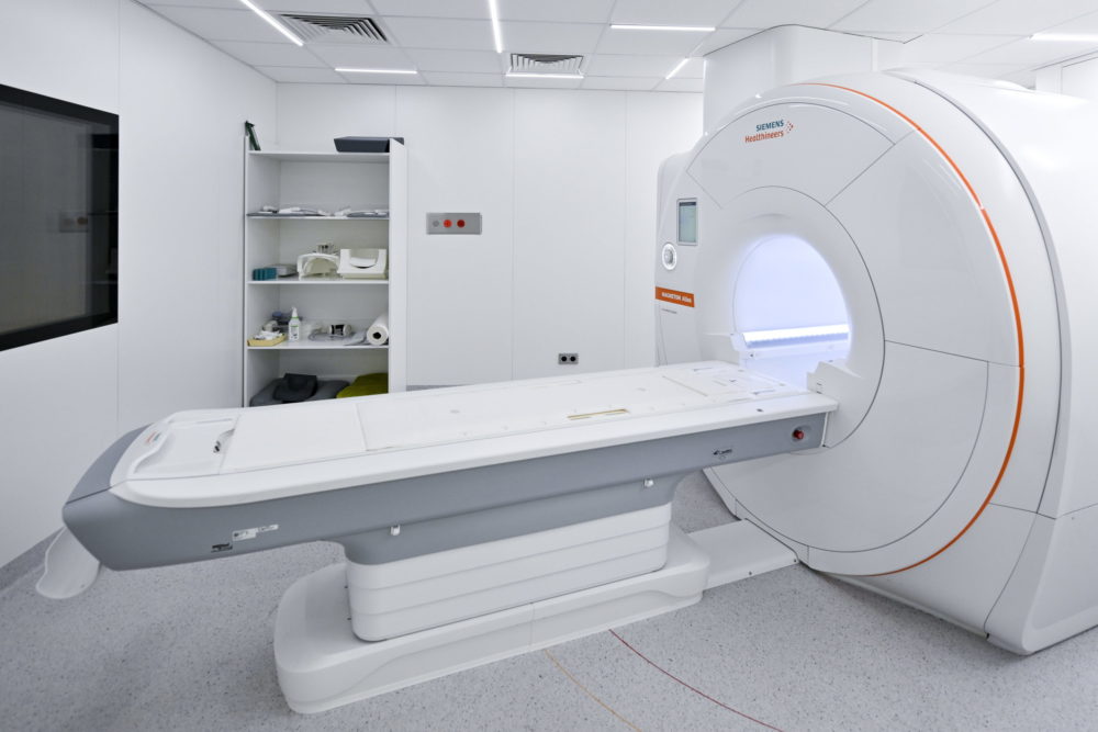 Új MR-készüléket adtak át a debreceni klinikai központban