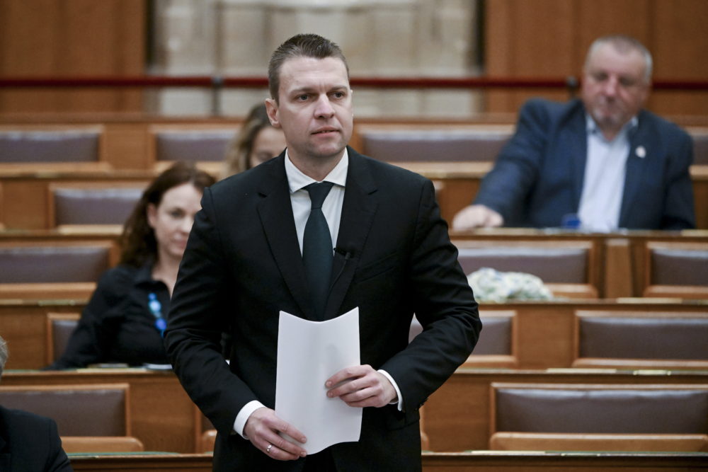 Menczer Tamás Szabó Tímeának: A Párbeszédnek egyetlen támogatója sincs