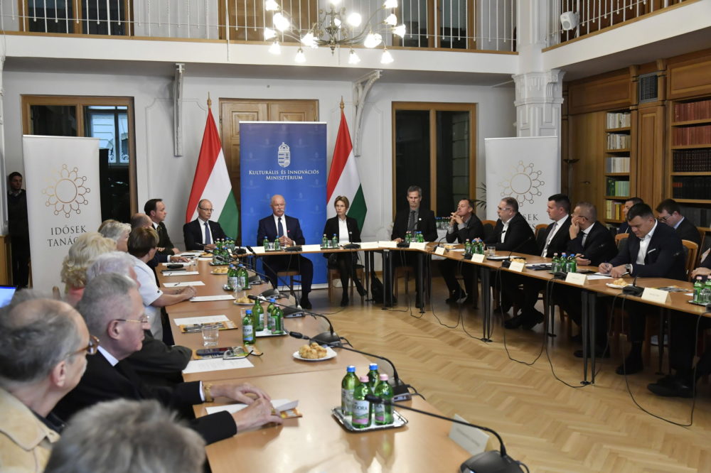 A kormány számára továbbra is kulcskérdés az idősek jóléte