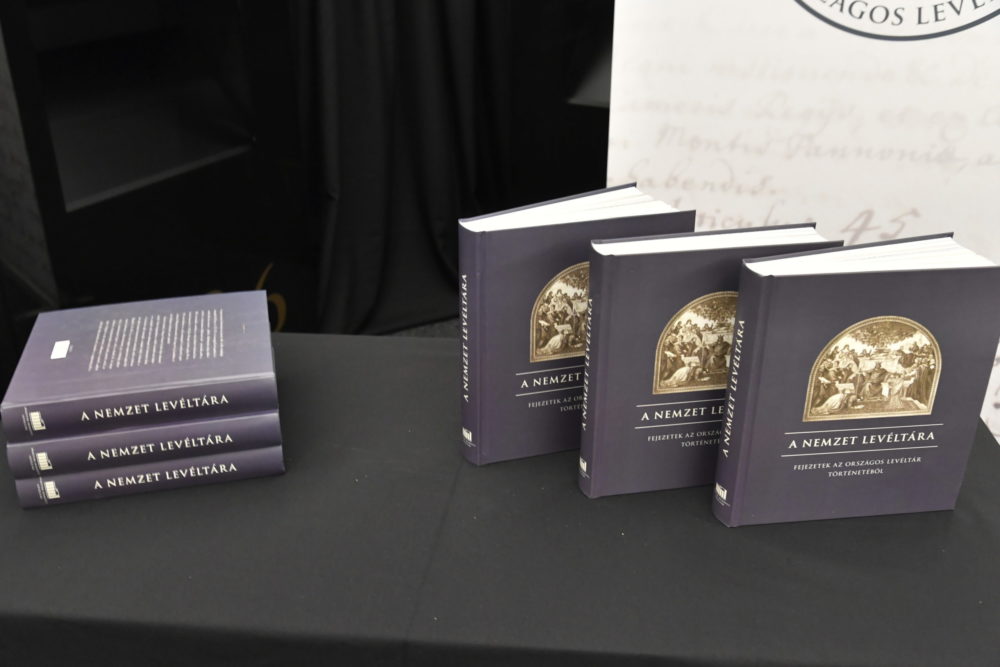 A Nemzeti Levéltár történetéről jelent meg díszkötet