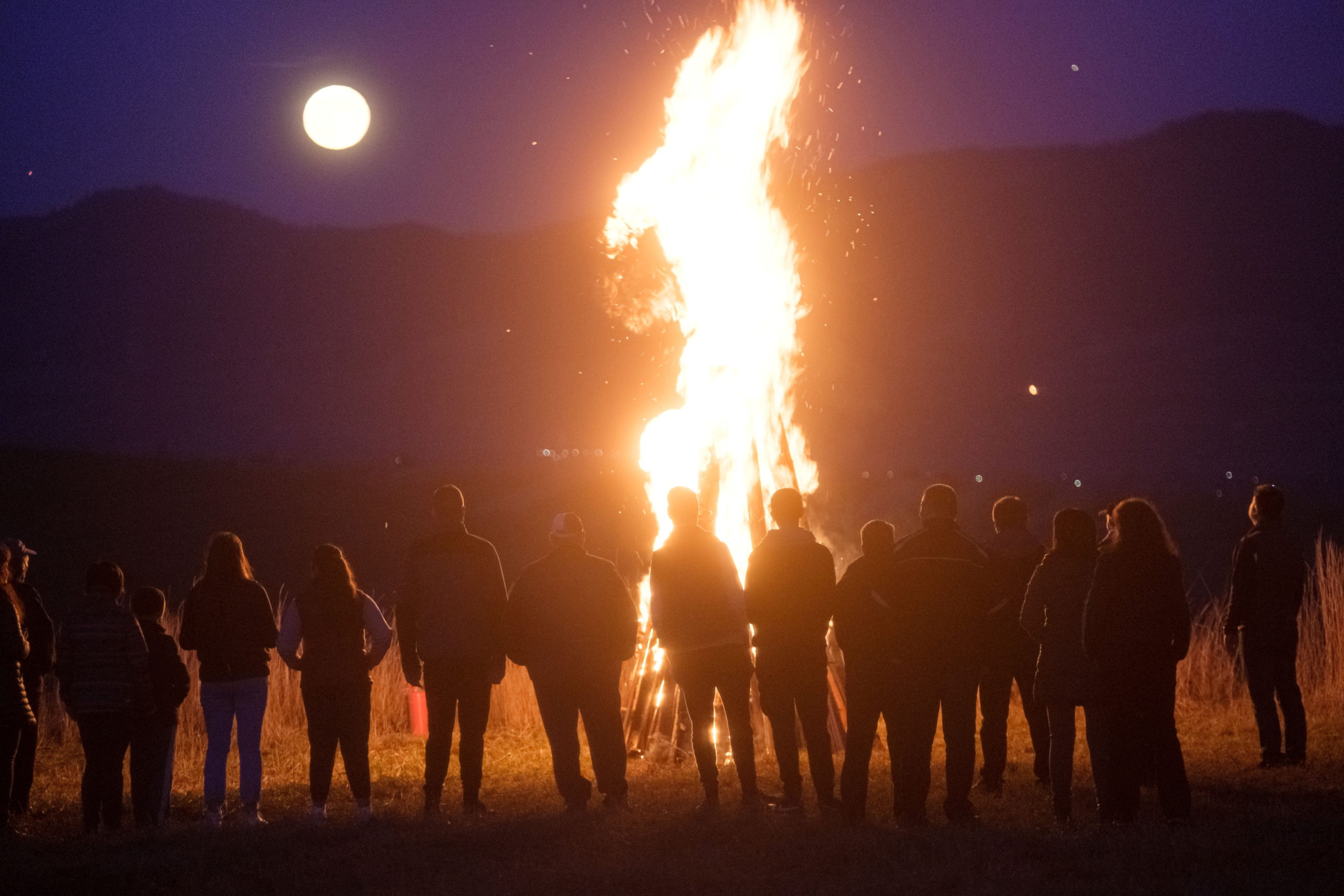 Több mint száz székelyföldi településen gyújtottak őrtüzet
