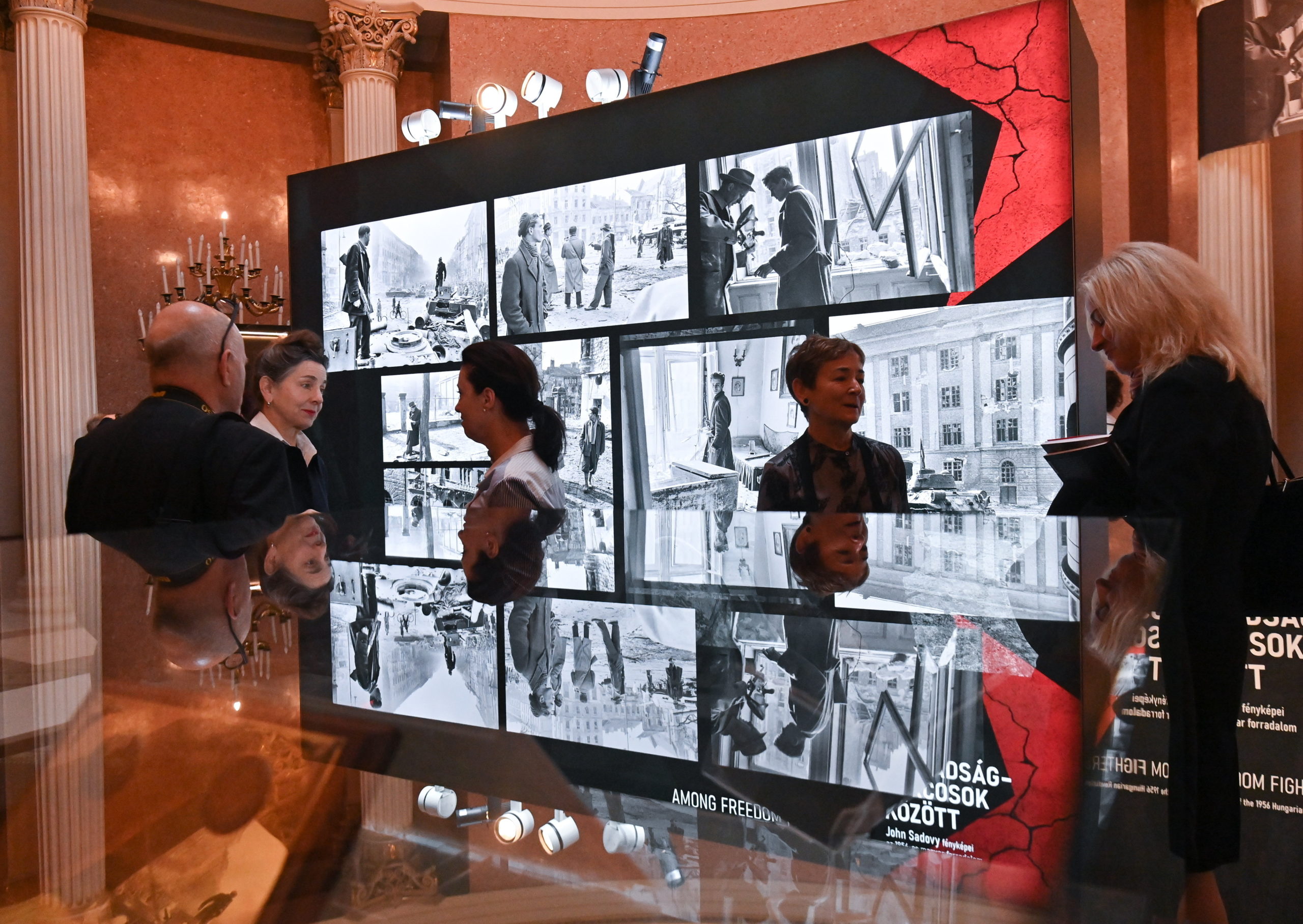 John Sadovy 1956-os fotóiból nyílt kiállítás a Nemzeti Múzeumban