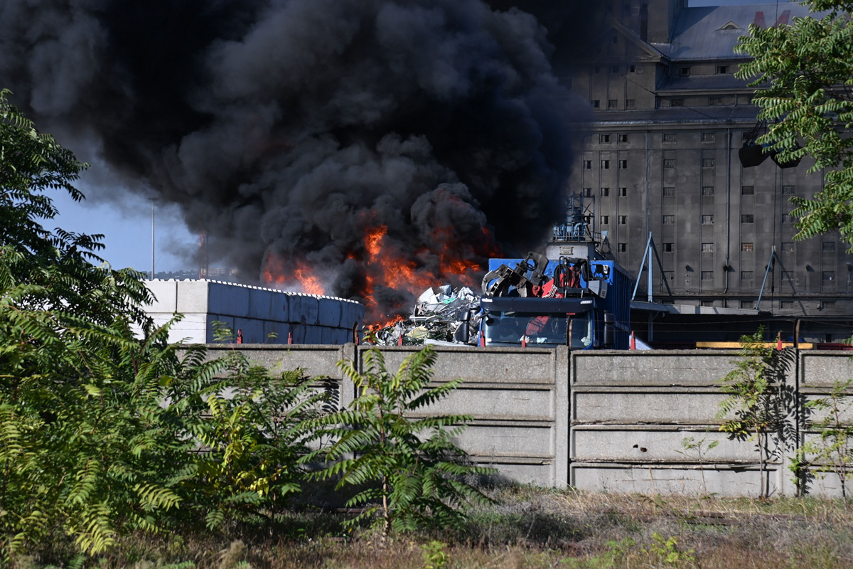 Fémhulladék ég Csepelen