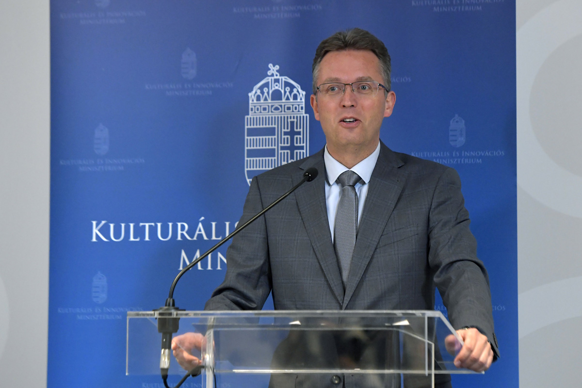 Hankó Balázs: Magyarországot megérdemelt sikerek érték a tudomány területén