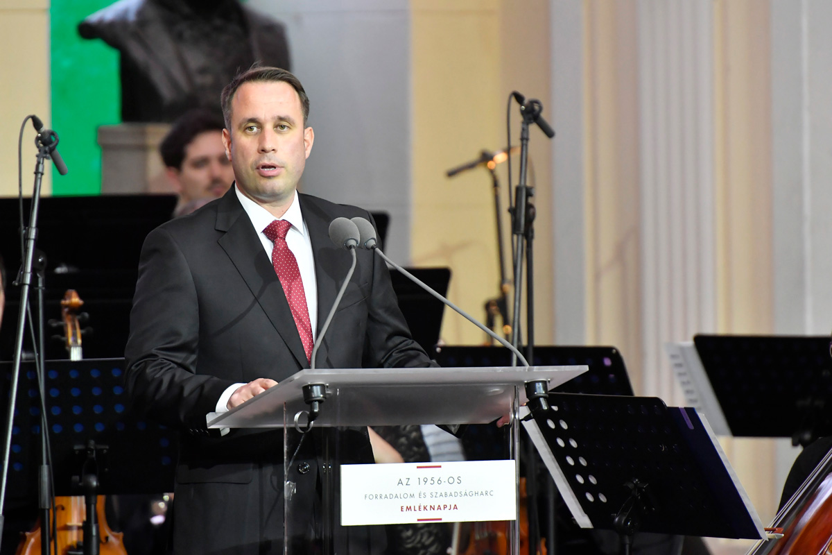 Dömötör Csaba: 1956 küzdelme minket is kötelez
