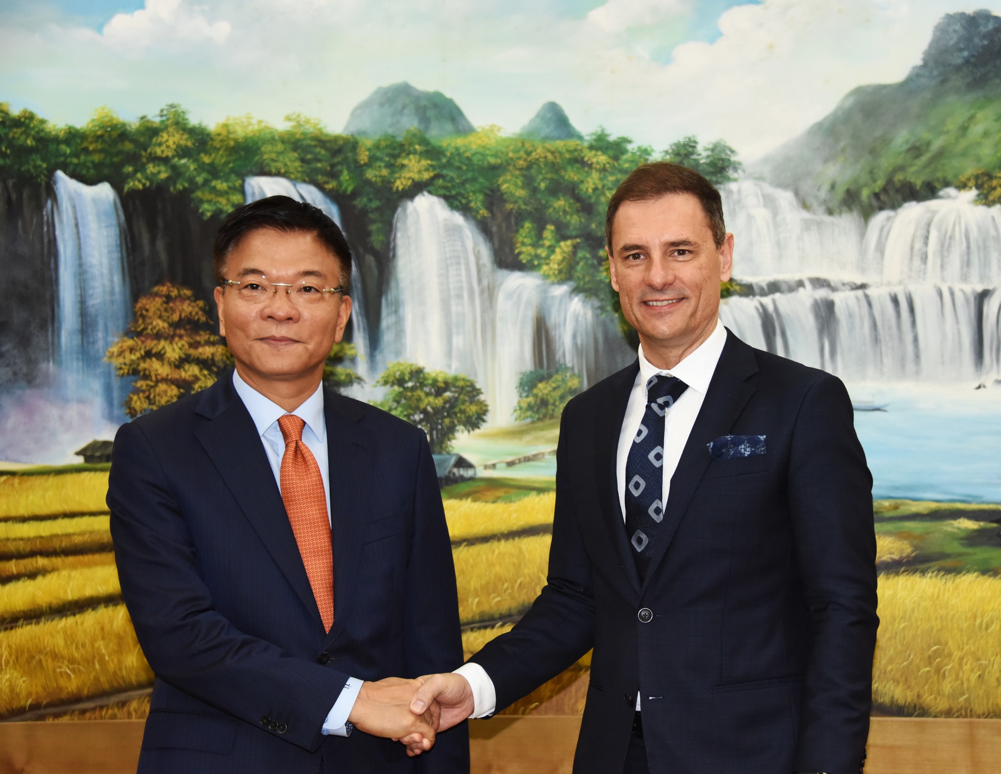 Találkozási pont lehetünk nyugat és kelet között