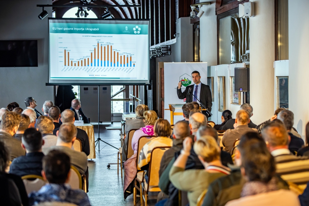 Zajlik az előlegfizetés