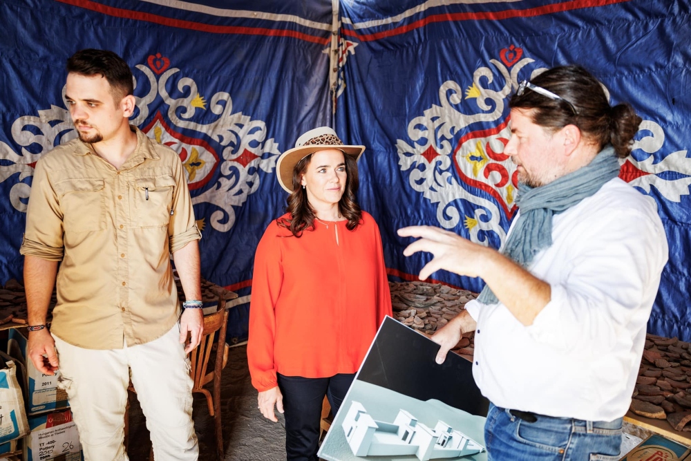 Novák Katalin magyar régészeti ásatást tekintett meg Egyiptomban