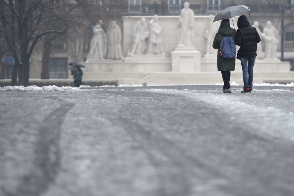 Esőzés váltja fel az ónos esőt a főváros térségében