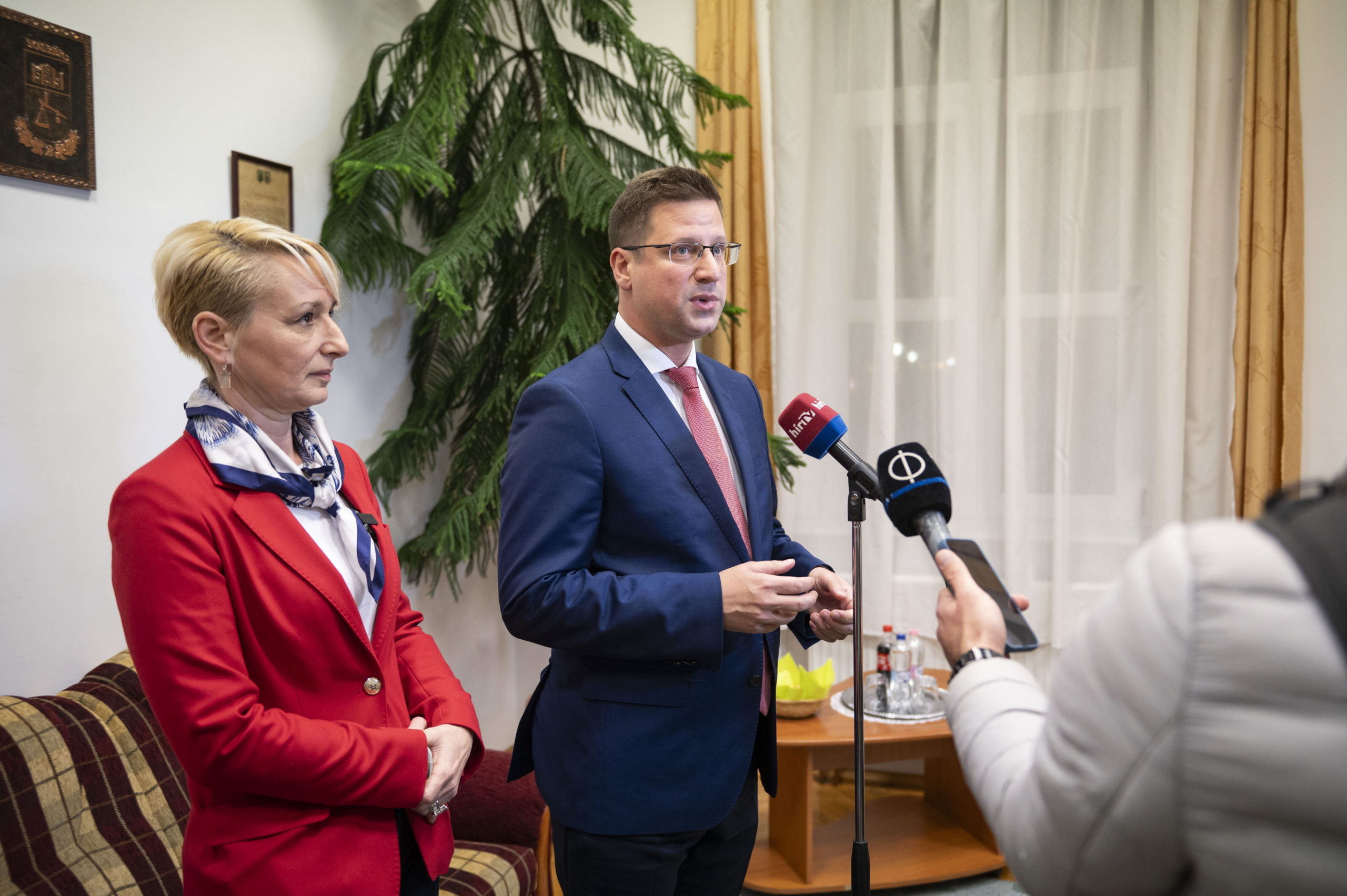 Gulyás Gergely: a rezsicsökkentést fenn kell tartani